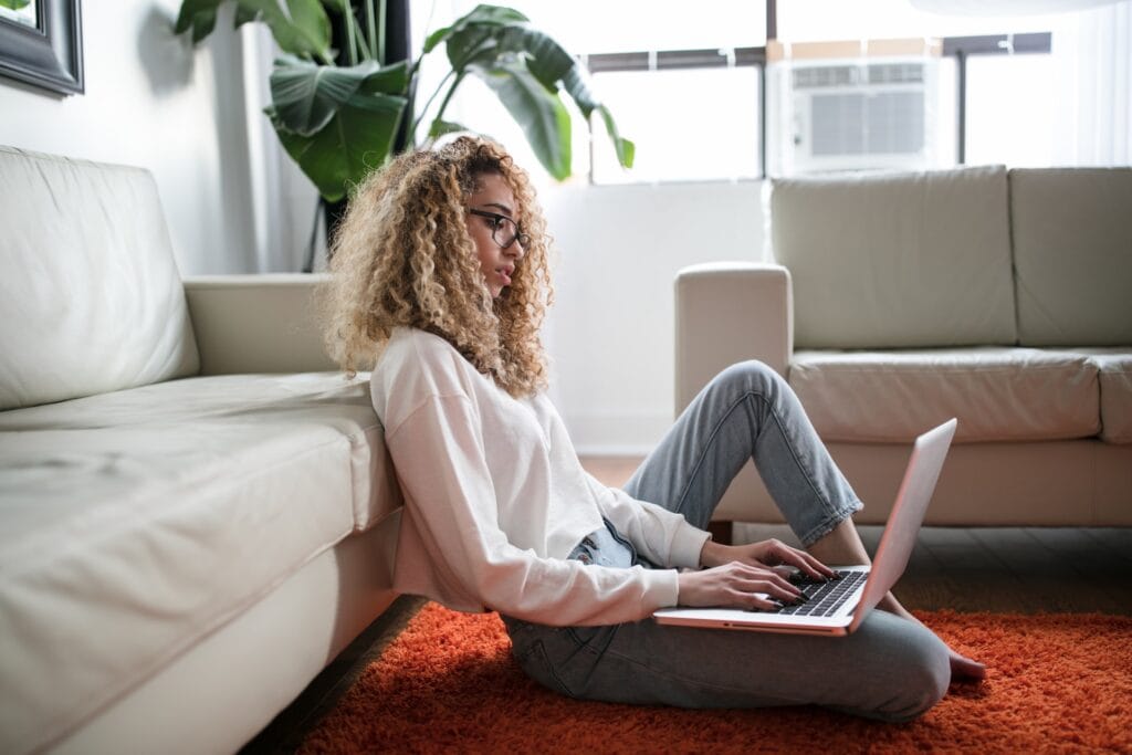 edtech marketing agency como generar leads